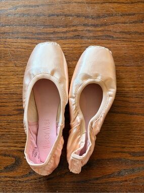 WearMoi Omega Pointe Shoes 7X Hard 3/4 Shank
